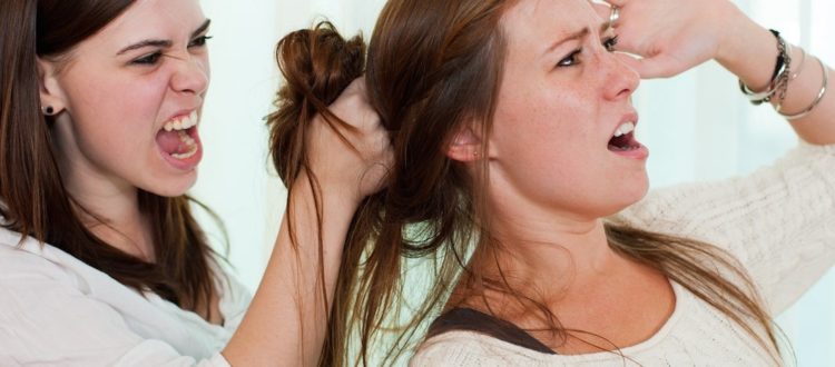 کلیشه‌های جنسیتی نوجوانان را نسبت به خشونت پذیراتر می‌کنند